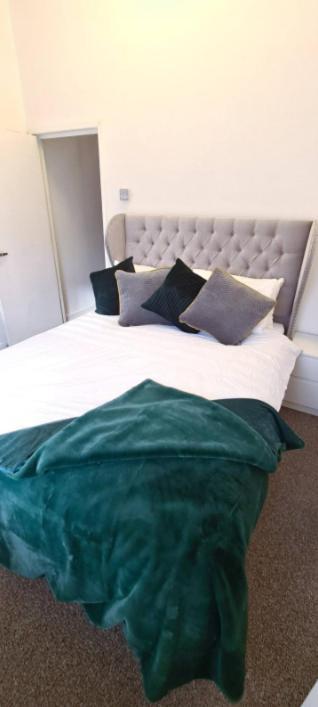 Entire 2 Bed Flat On 3Rd Floor Near City Centre & Stadium Cardiff Exterior foto
